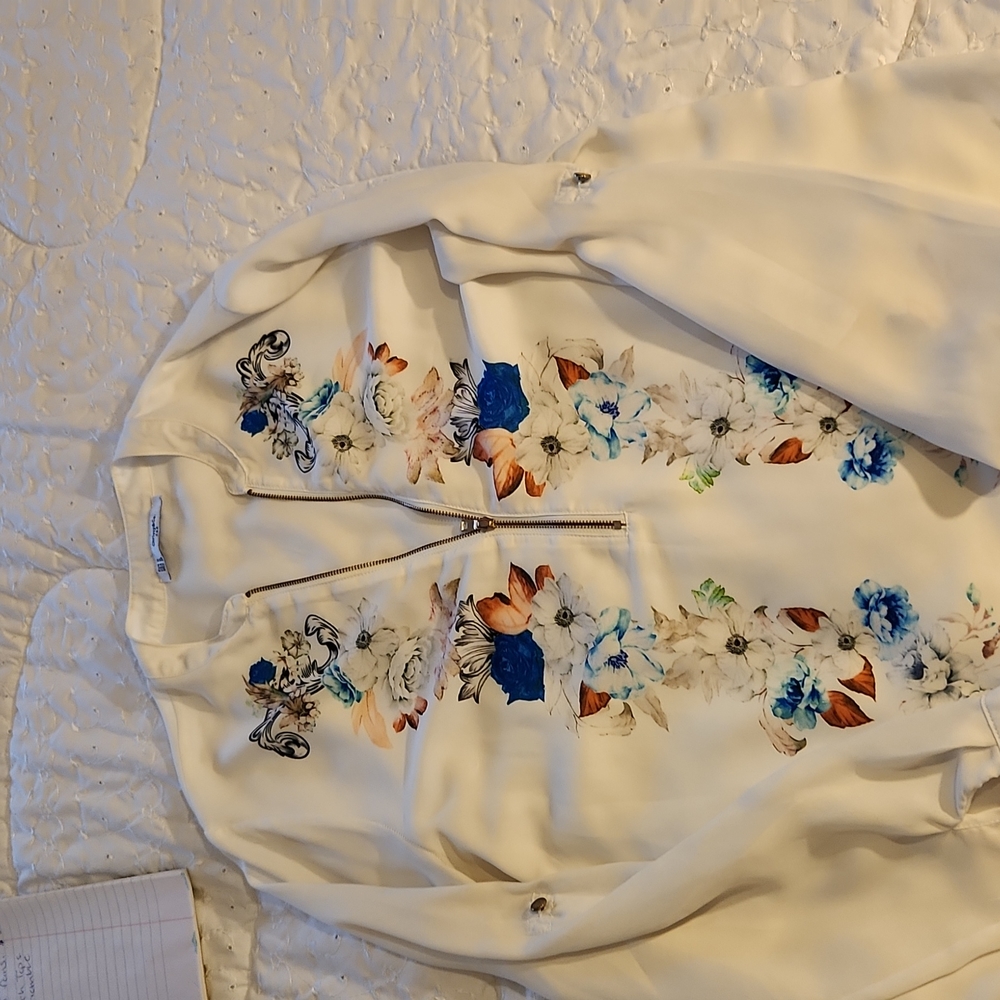 Christy & Co. Blouse white color with flowers long sleeve